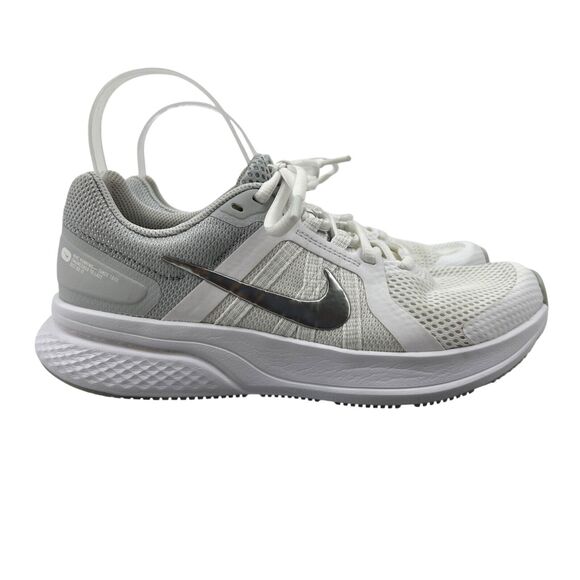 Nike Womens 7.5 Running Shoes Run Swift 2 White Metallic Silver Workout Exercise - Picture 1 of 13